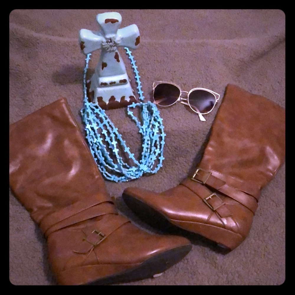 Beautiful boots camel color very cute